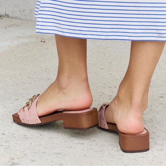 Open Toe Chain Chic Sandals - Picture 4 of 6